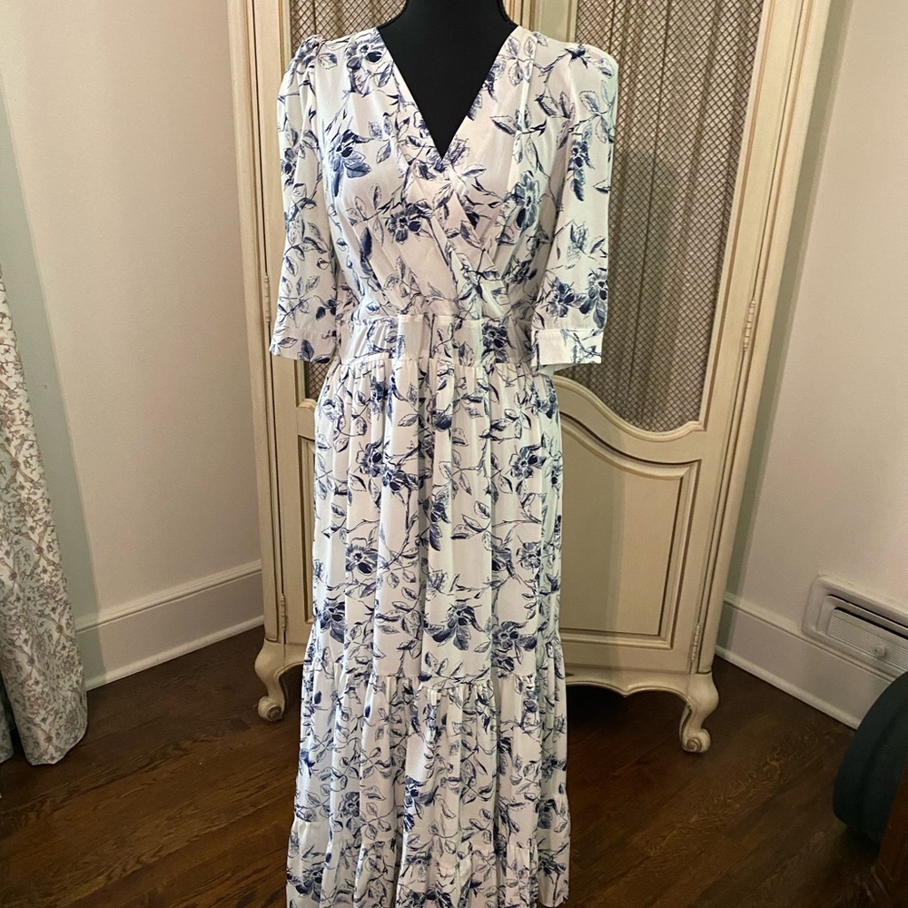 Beautiful white and navy floral dress